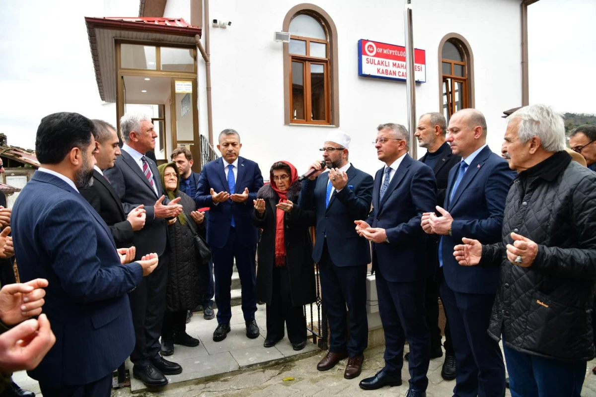Of'ta Yenilenen Kaban Camii İlk Cuma Namazıyla İbadete A&ccedil;ıldı