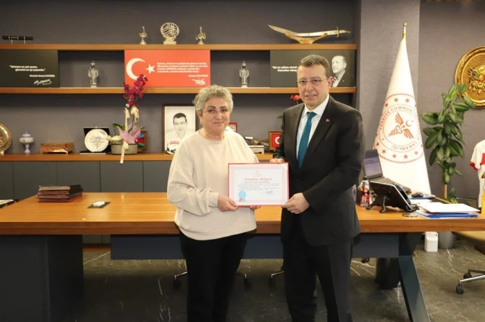 Trabzon'da en düşük sezaryen doğum yaptıran doktorlar ödüllendirildi