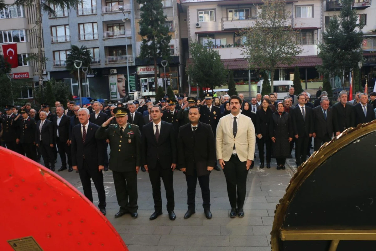 Türkiye Cumhuriyeti'nin Kurucusu Mustafa Kemal Atatürk Of'ta Törenle Anıldı