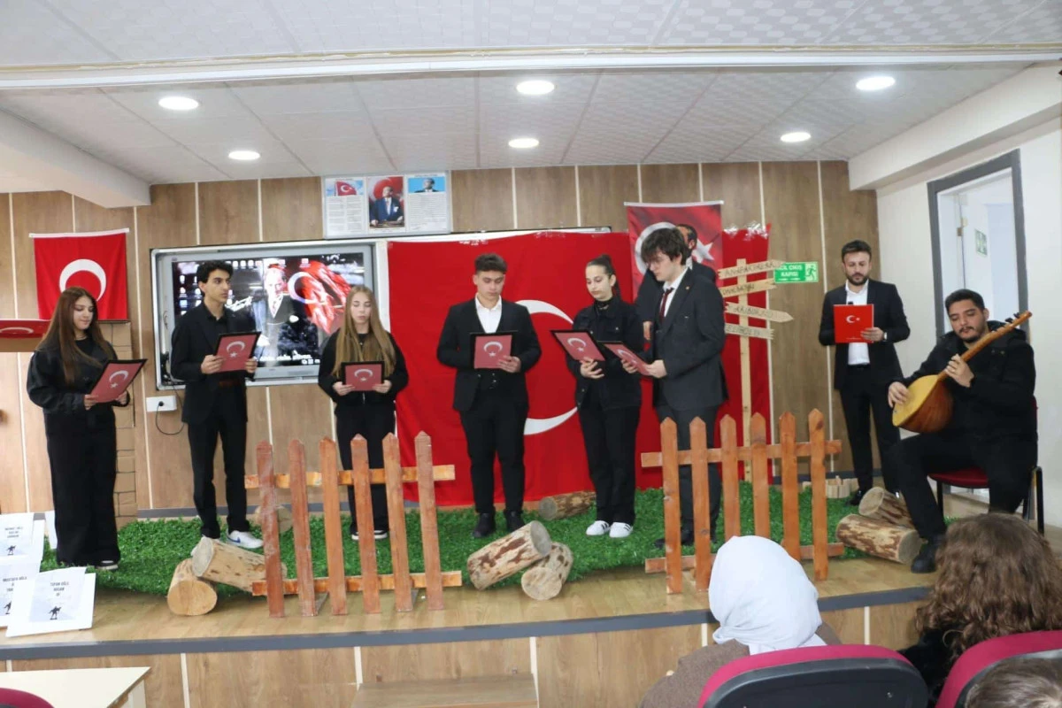 Ulusoy Lisesi &ouml;ğrencilerinden &Ccedil;anakkale Şehitlerini anma programı